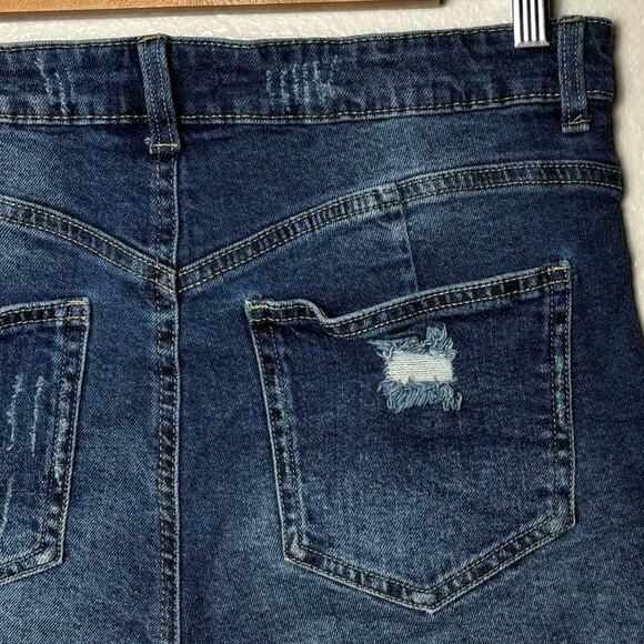 ARIYA Shorts Women's 11/30 Curvy High Rise Distressed Cut Offs Med Blue - Picture 14 of 15